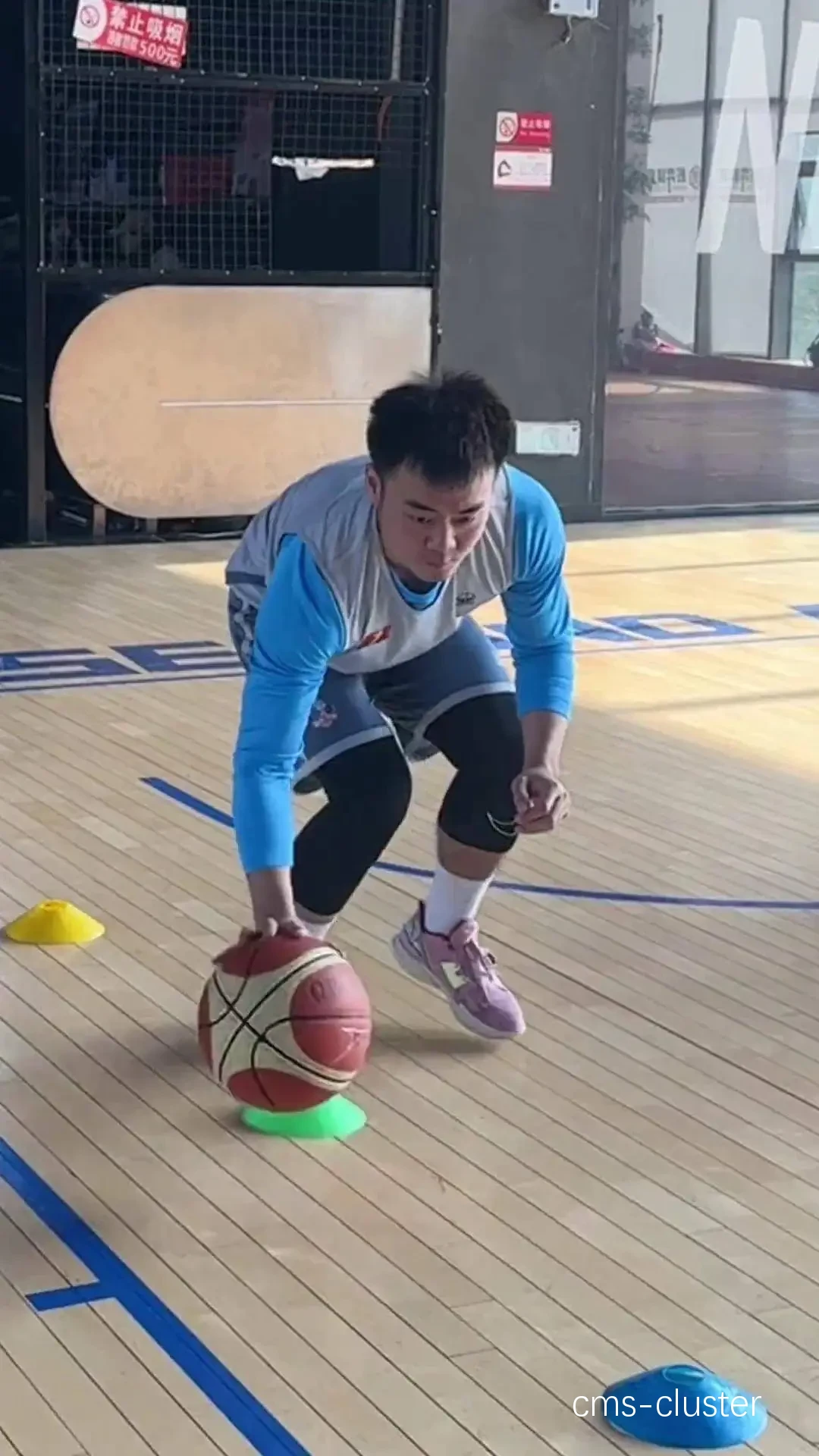 篮球运动员恢复训练场景