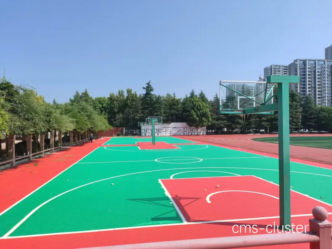学校篮球场