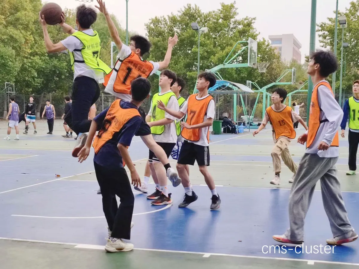大学生篮球队训练