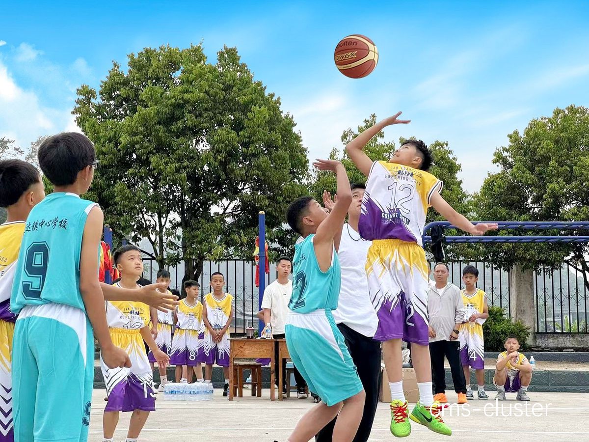 篮球明星与青少年互动