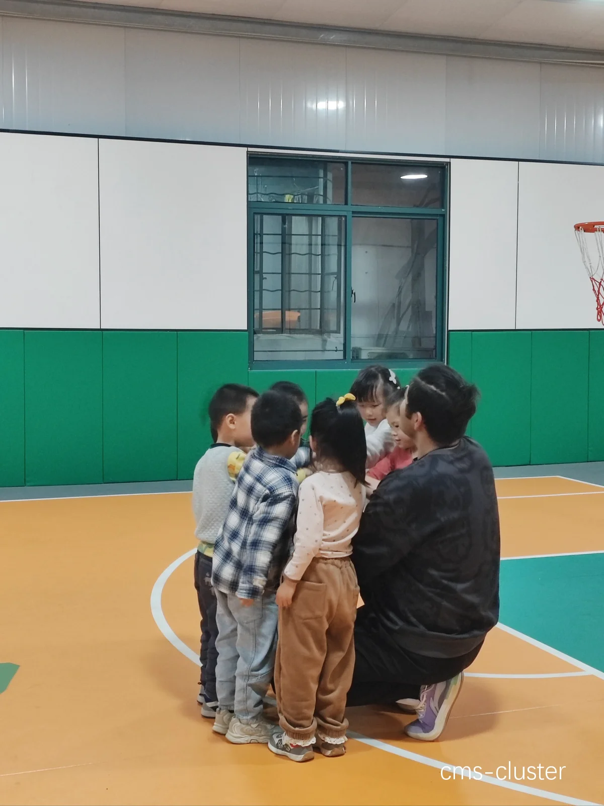篮球训练营中的孩子们