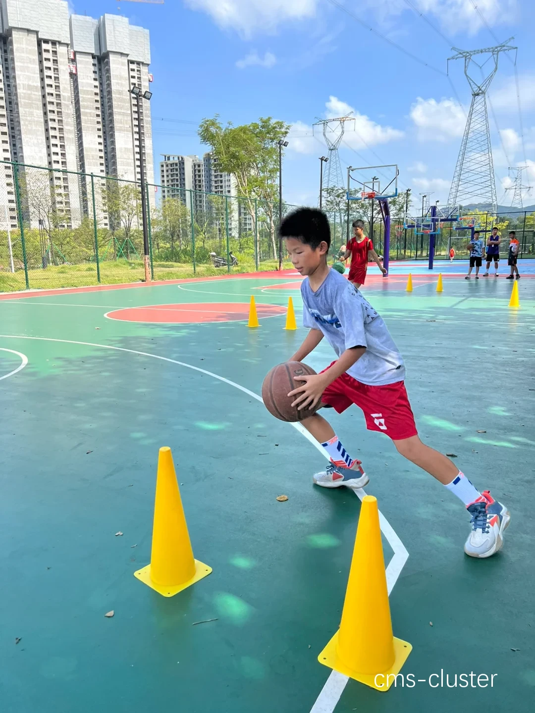 青少年篮球训练示例