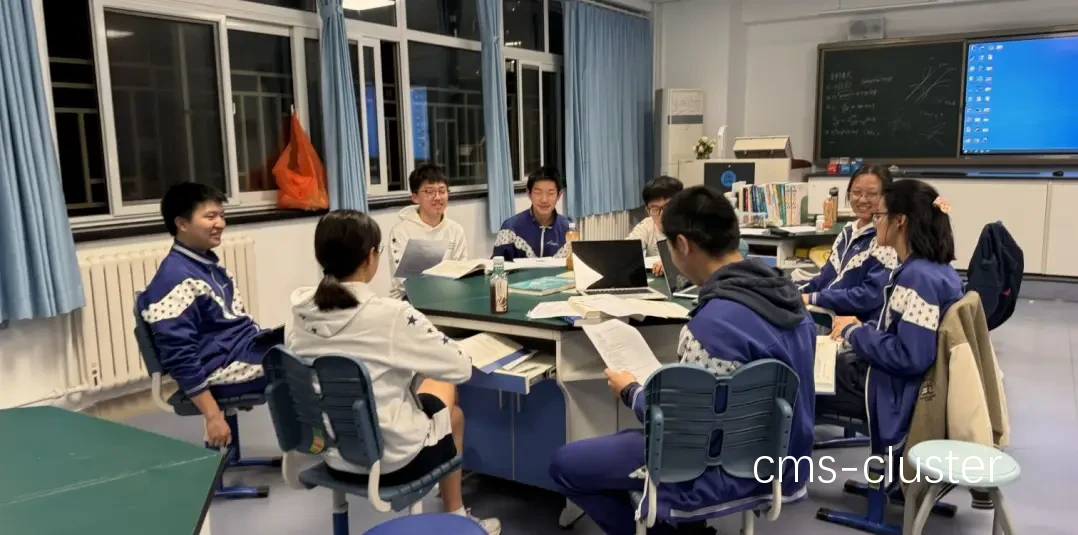团队合作有助于营造积极的学习氛围。 团队合作场景