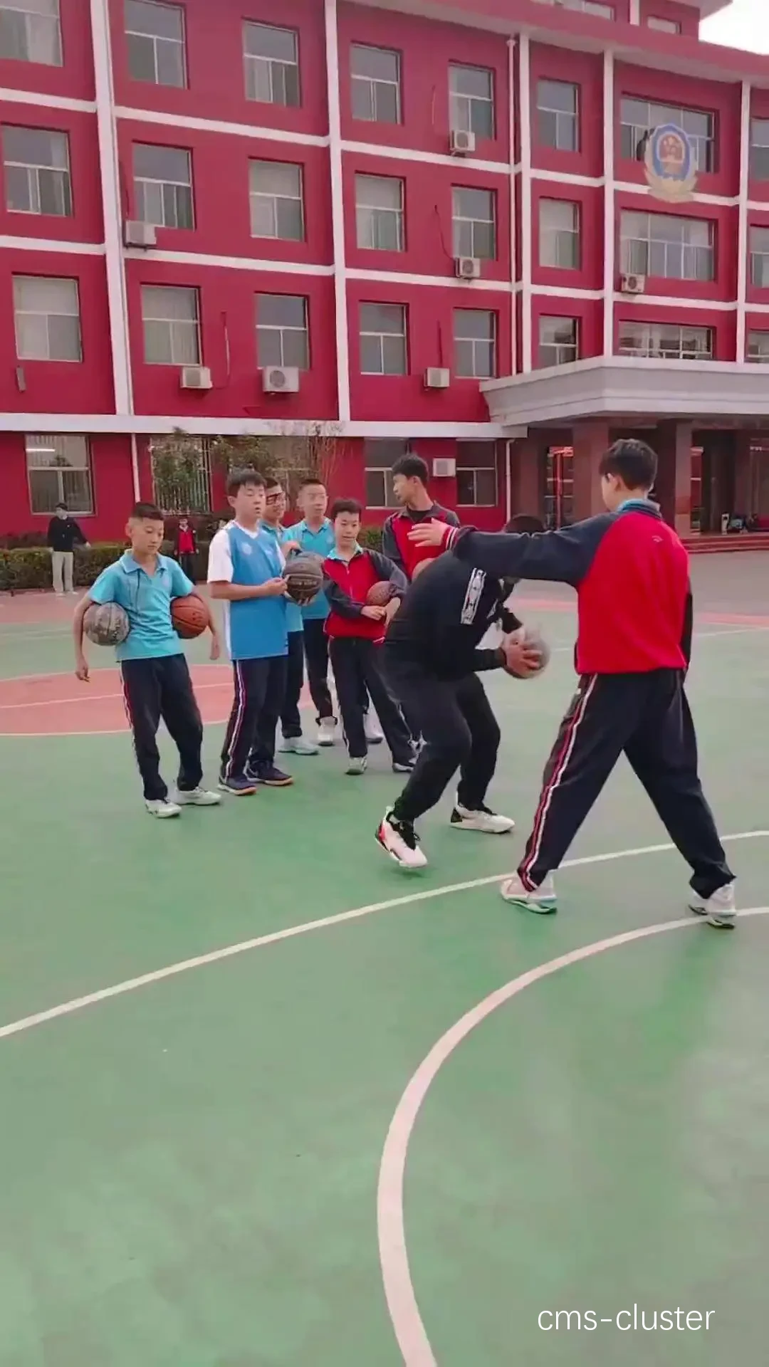 哪里可以找到关于篮球努力训练的指导视频