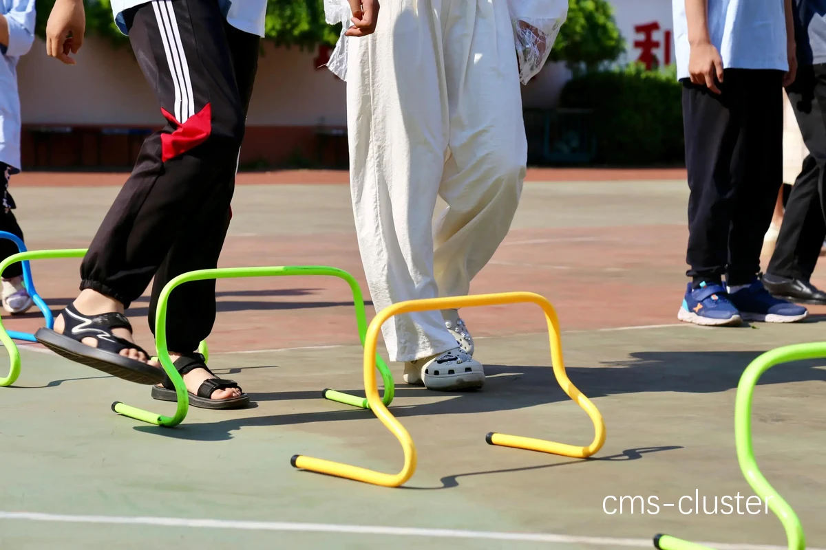 借助阻力带工具增强篮球训练效果
